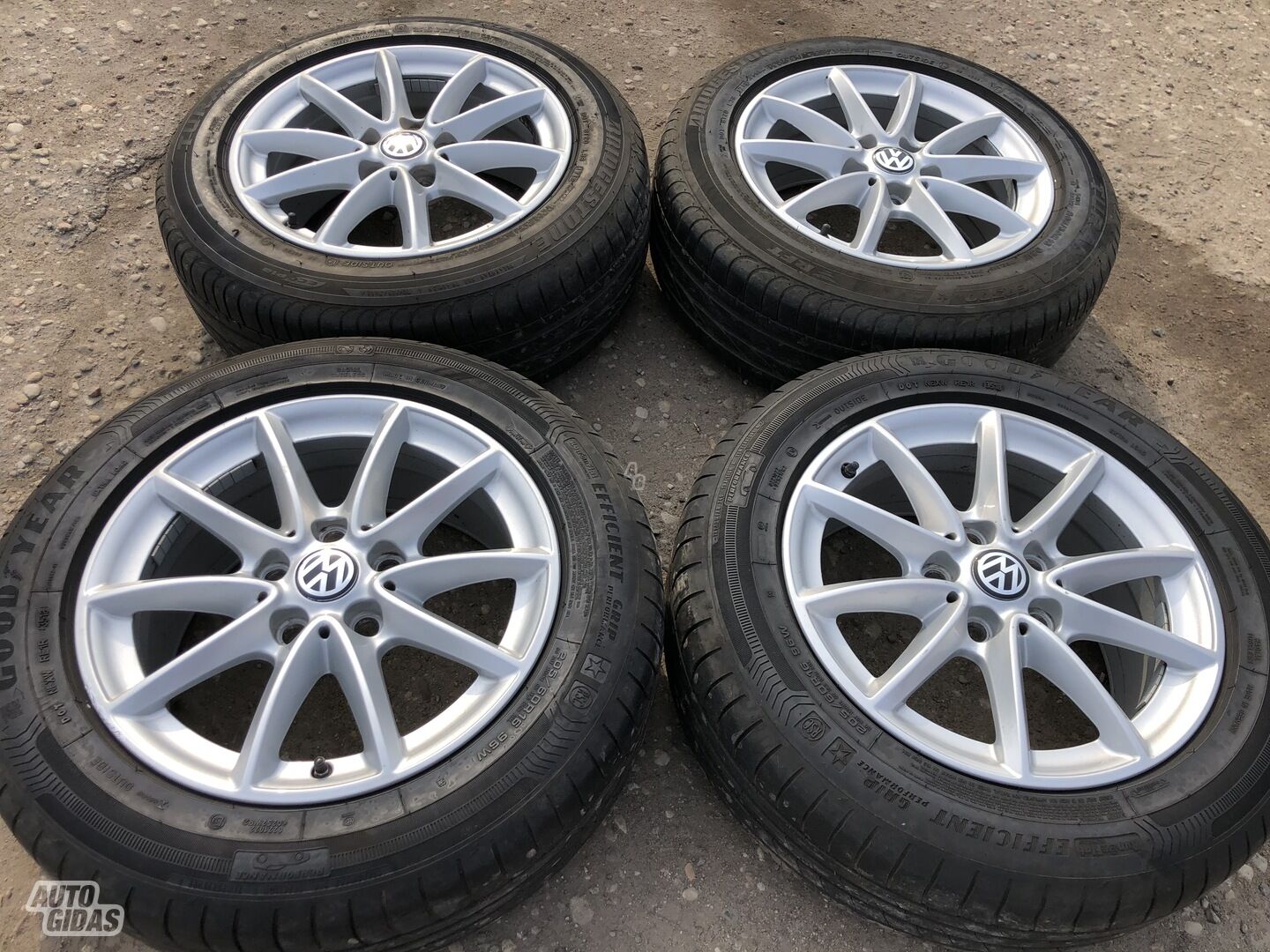 Volkswagen Siunciam, 7J ET52 light alloy R16 rims