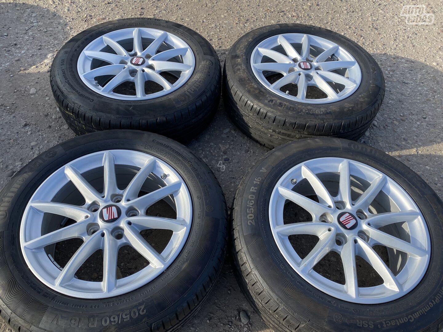 Seat Siunciam, 7J ET52 light alloy R16 rims