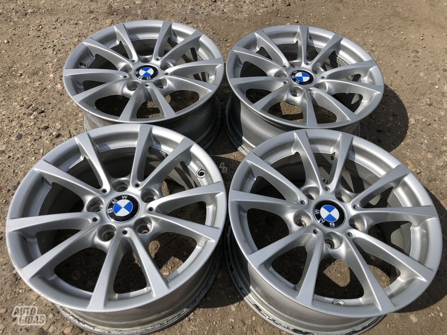 BMW Siunciam, 7J ET31 light alloy R16 rims