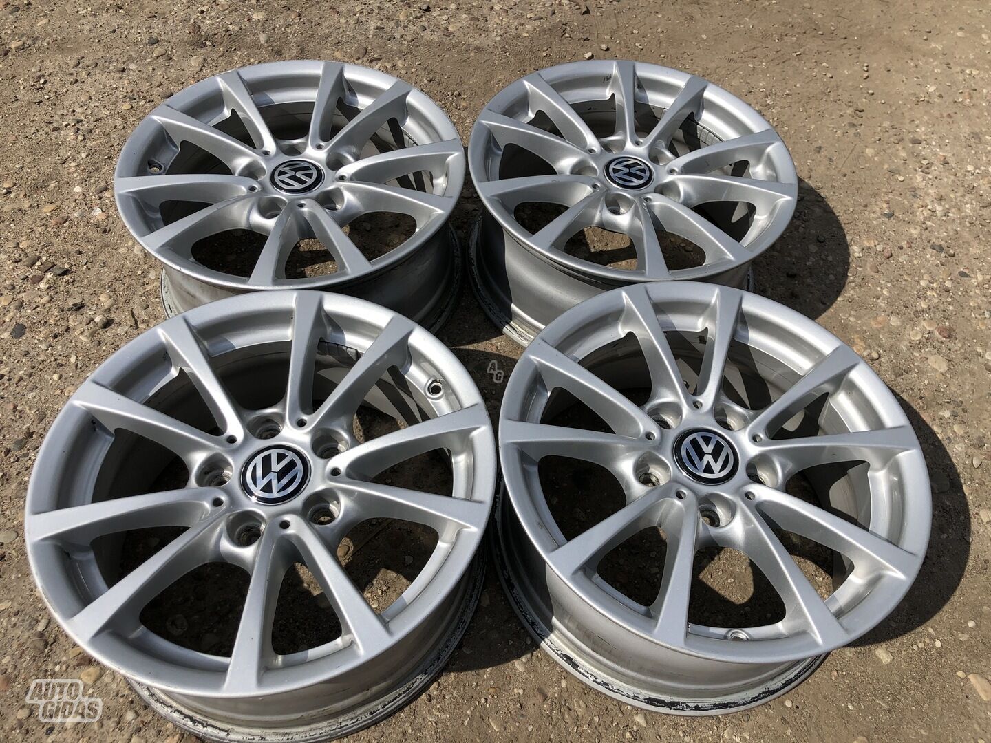 Volkswagen Siunciam, 7J ET31 light alloy R16 rims