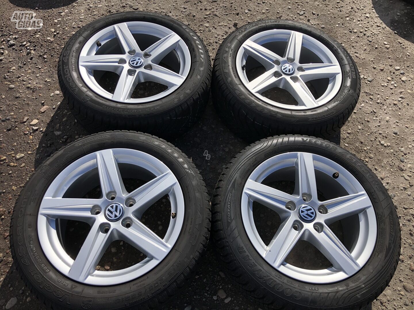 Volkswagen Siunciam, 7J ET48 light alloy R16 rims