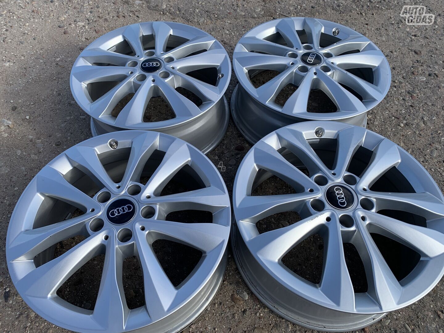 Audi Siunciam, 7J ET48 light alloy R17 rims