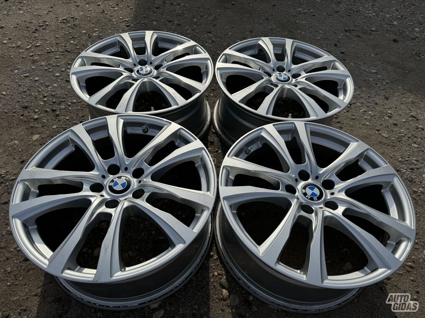 BMW Siunciam, 8J ET30 light alloy R18 rims