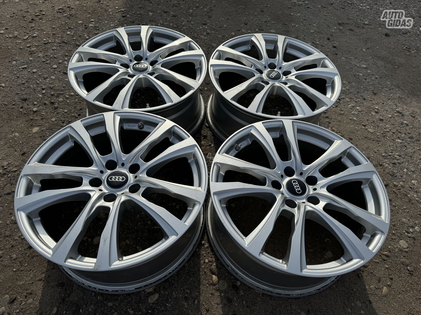 Audi Siunciam, 8J ET30 light alloy R18 rims