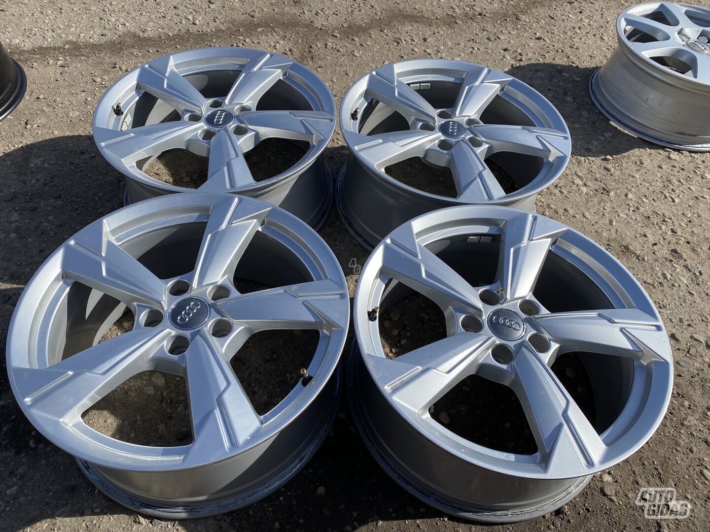 Audi Siunciam, 8J ET39 light alloy R18 rims