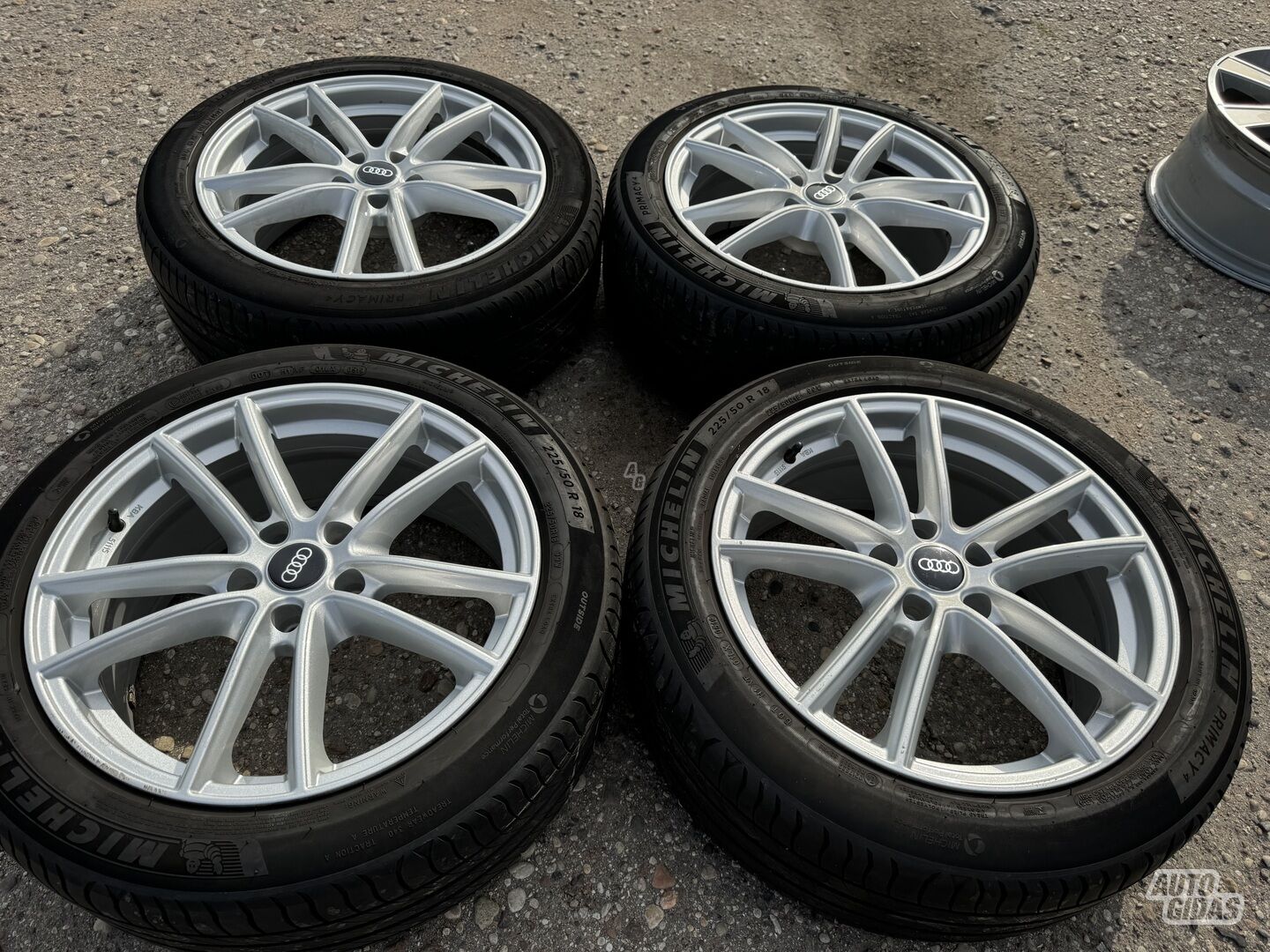 Audi Siunciam, 8J ET40 light alloy R18 rims