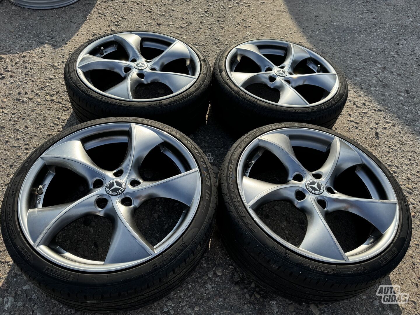 Mercedes-Benz Siunciam, 8J ET45 light alloy R18 rims