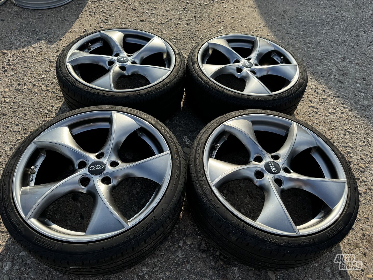 Audi Siunciam, 8J ET45 light alloy R18 rims