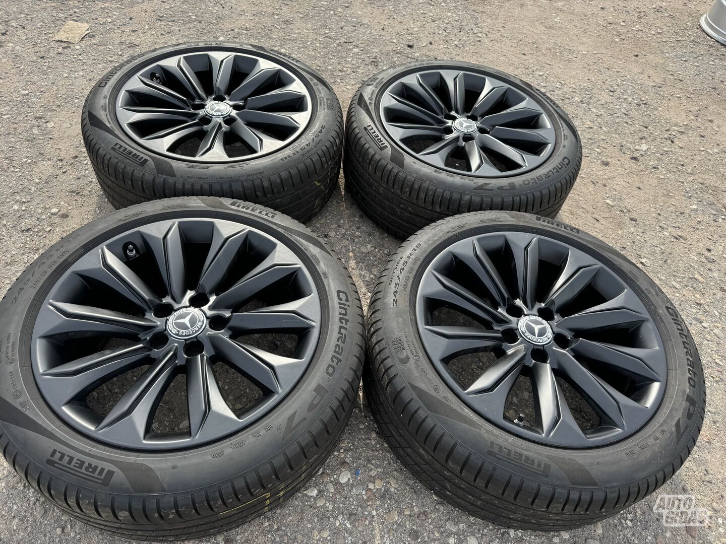 Mercedes-Benz Siunciam, 8J ET26 light alloy R18 rims