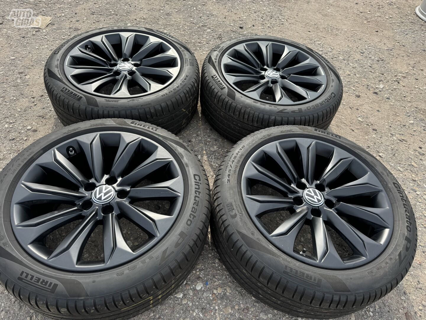 Volkswagen Siunciam, 8J ET26 light alloy R18 rims