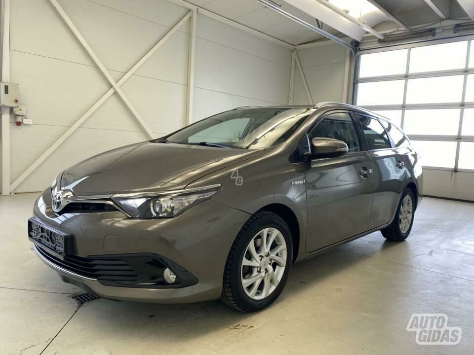 Toyota Auris 1.8 HYBRID TOURING S 1.8 2016 г