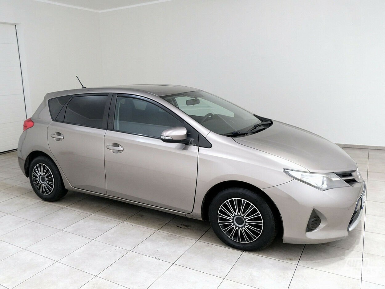 Toyota Auris D-4D 2013 y