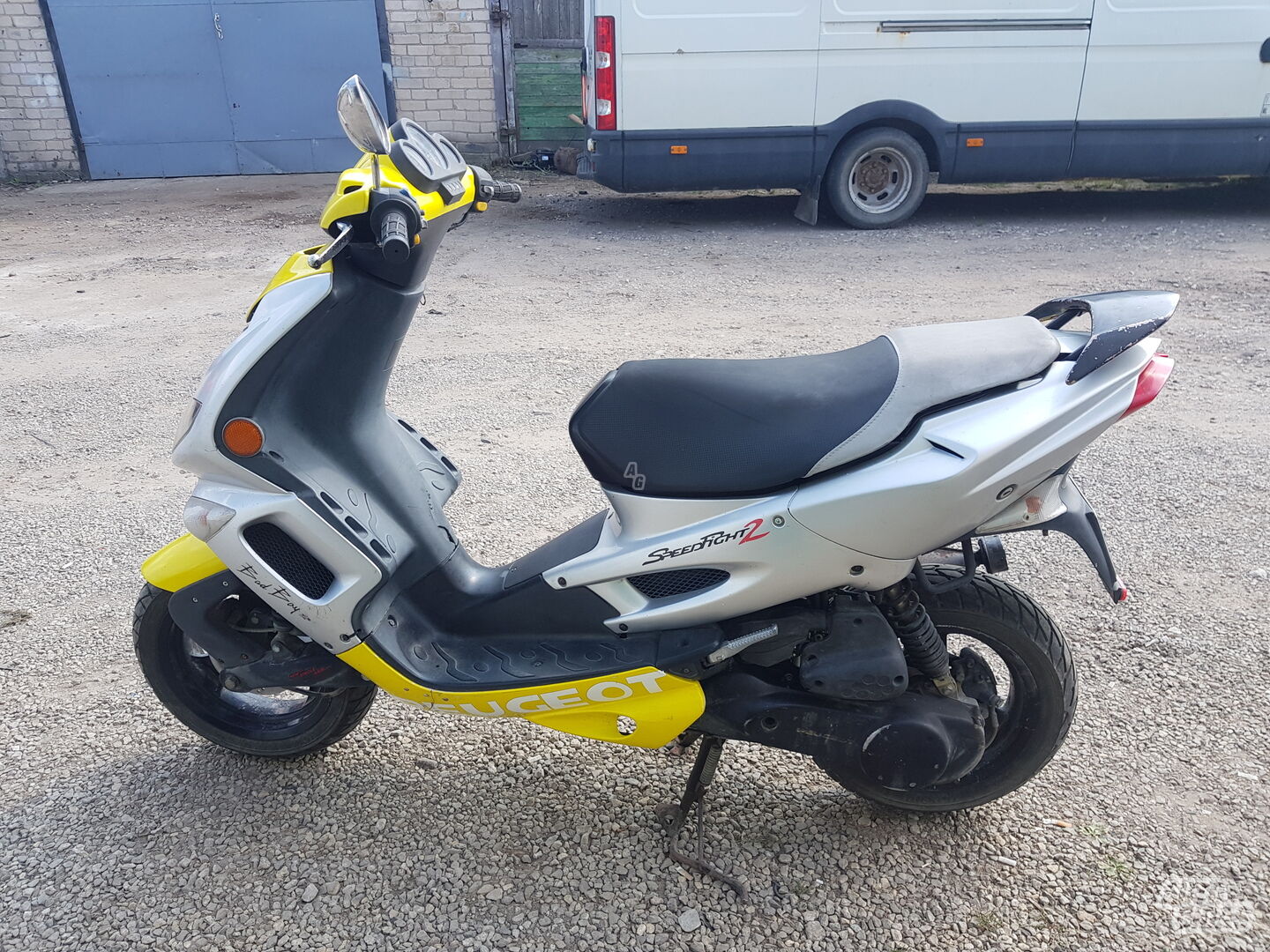 Peugeot Speedfight 2008 y Scooter / moped