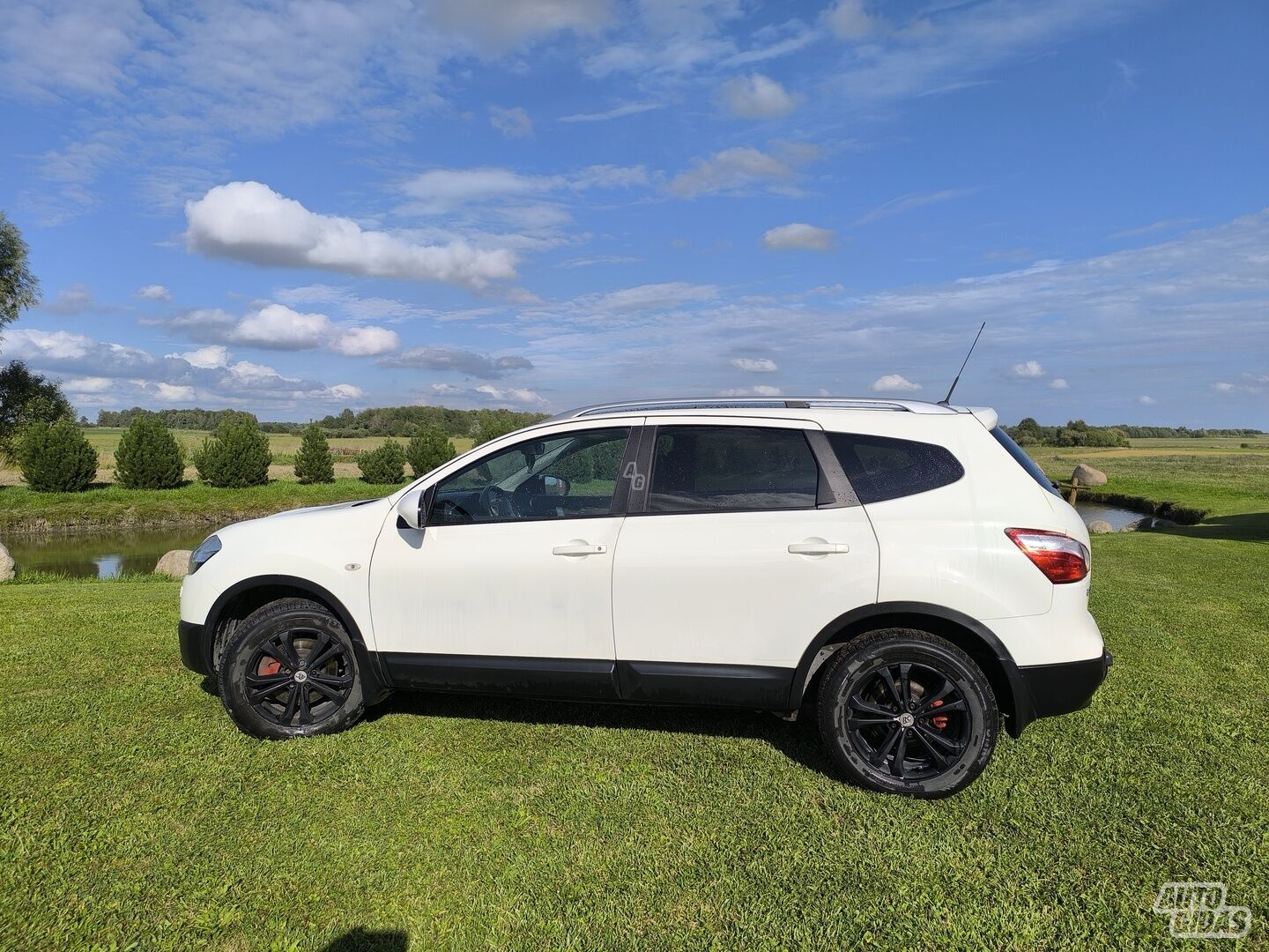 Nissan Qashqai+2 2010 y Off-road / Crossover