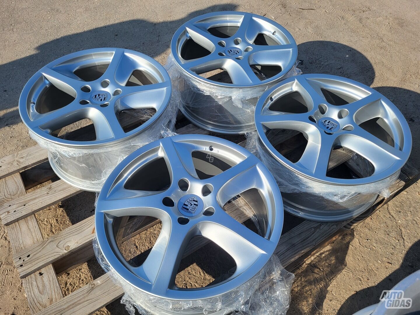 Light alloy R20 rims