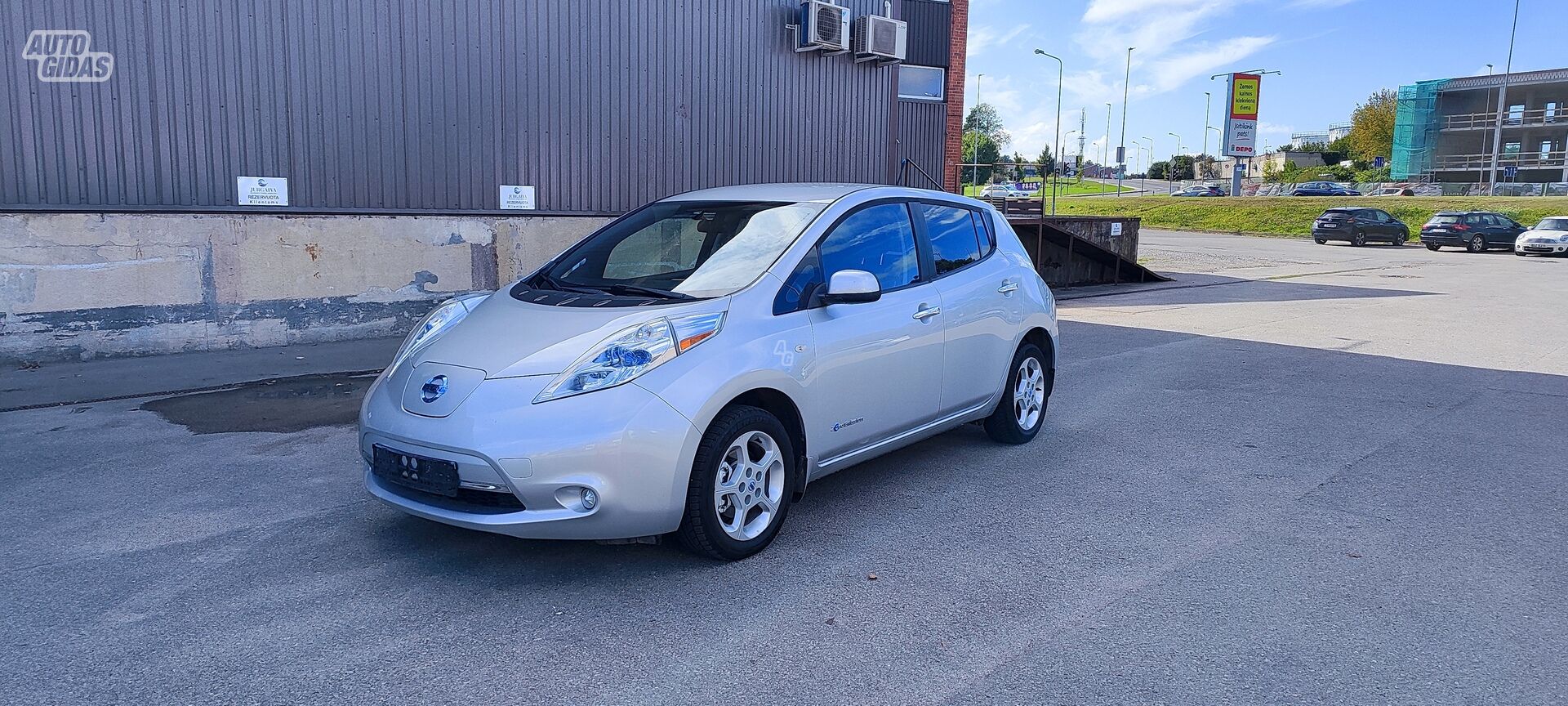 Nissan Leaf 2013 г Хэтчбек