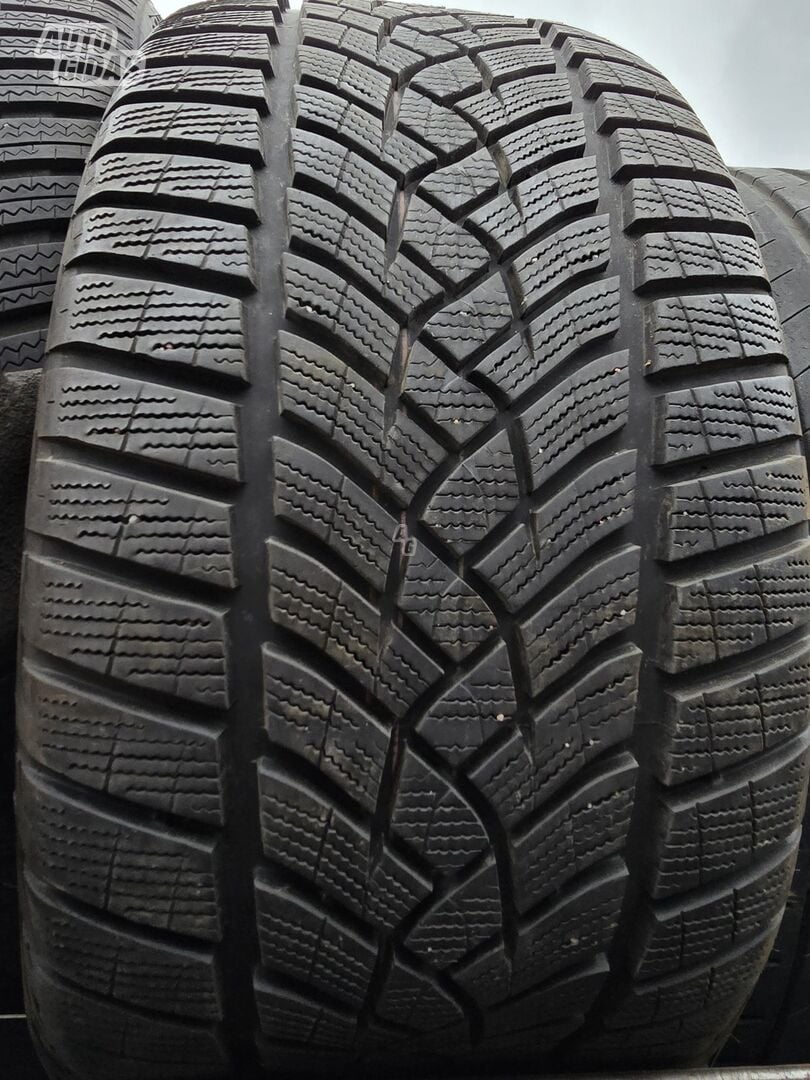 Goodyear Ultragrip performanc R21 winter tyres passanger car