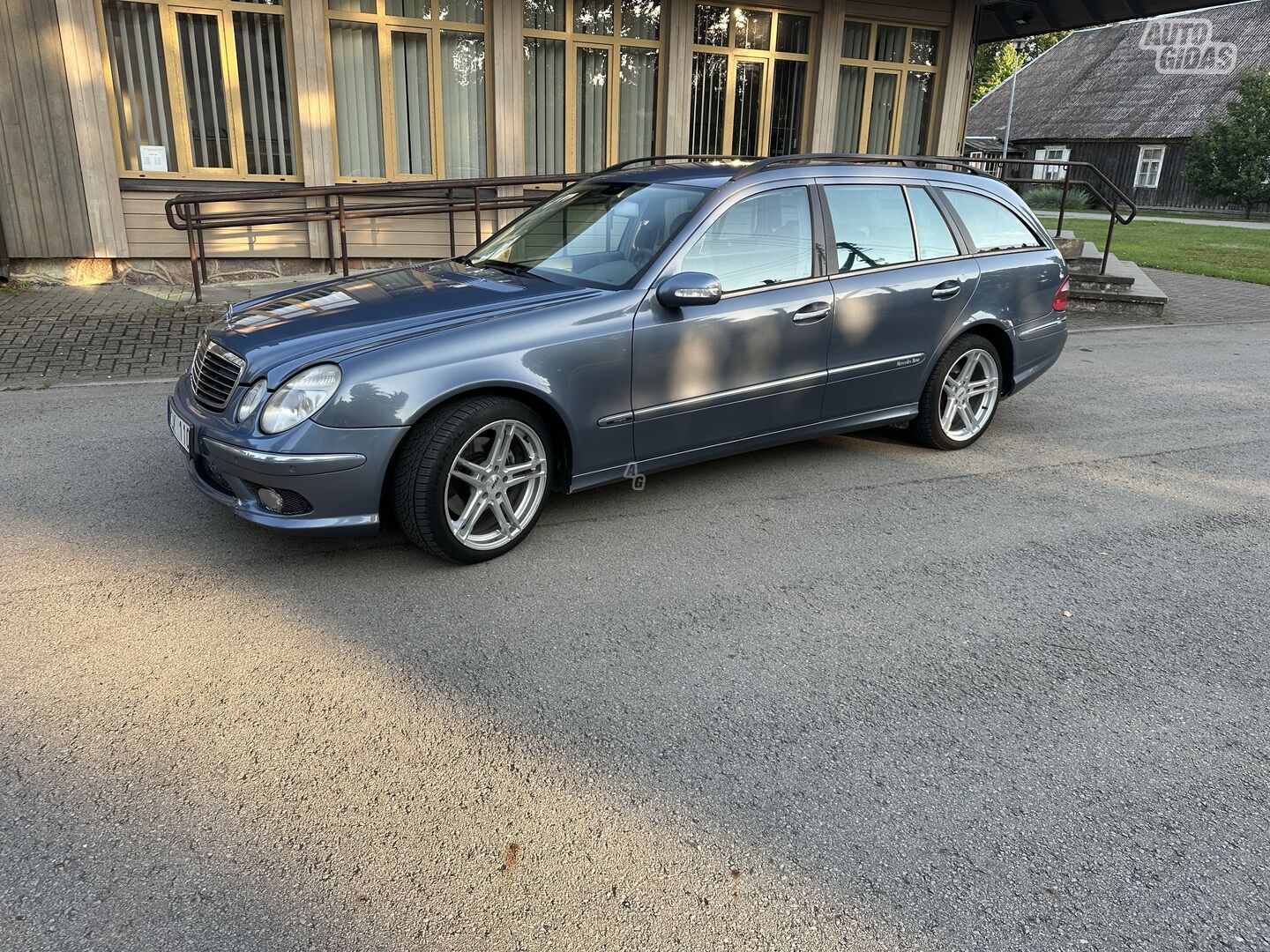 Mercedes-Benz E 320 W211 CDI T Avantgarde 2004 y