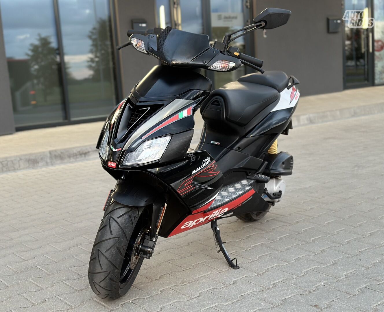 Aprilia SR 2012 y Scooter / moped