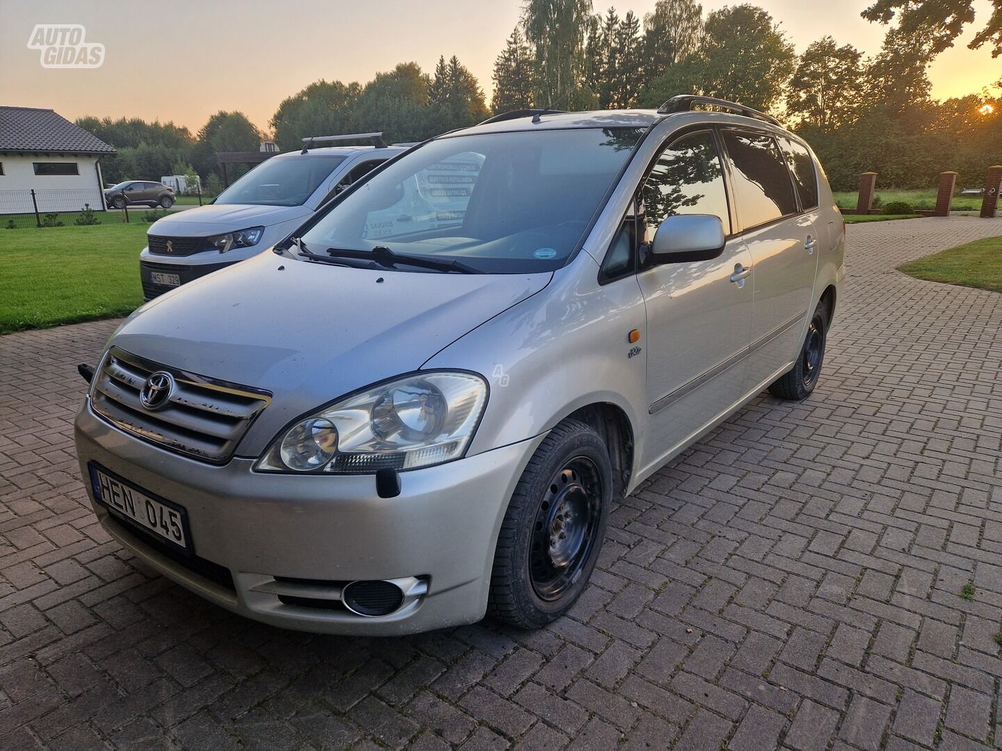 Toyota Avensis Verso 2003 г Минивэн