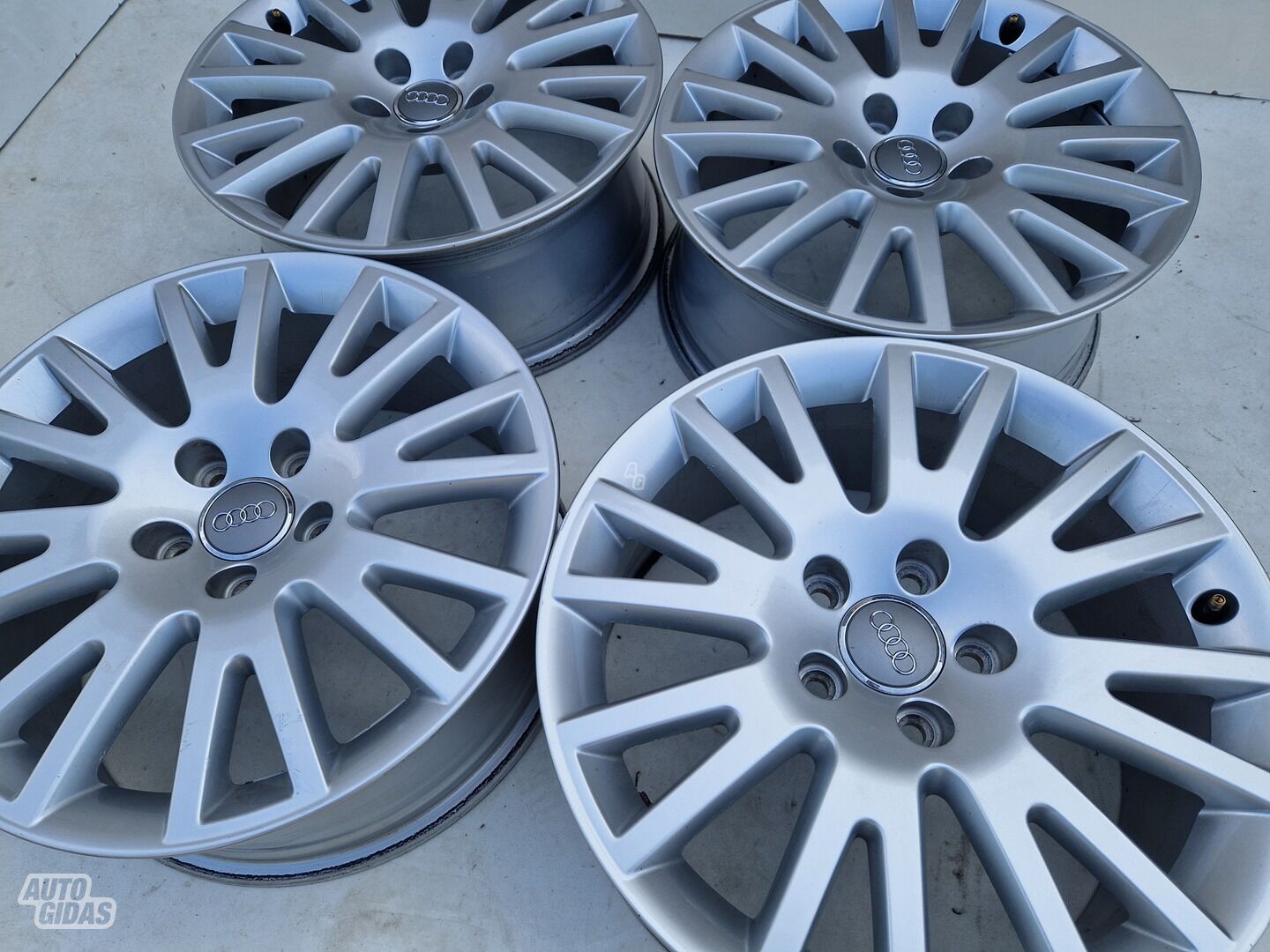 Audi A4, A6 originalūs A4 light alloy R17 rims