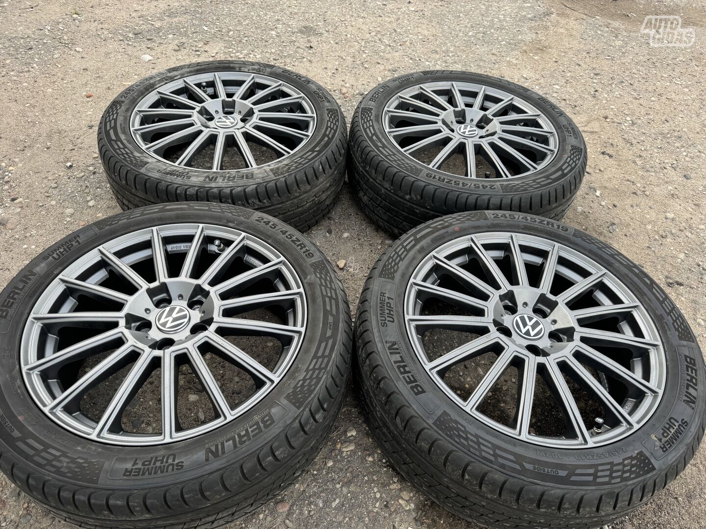 Volkswagen Siunciam, 7.5J ET51 light alloy R19 rims