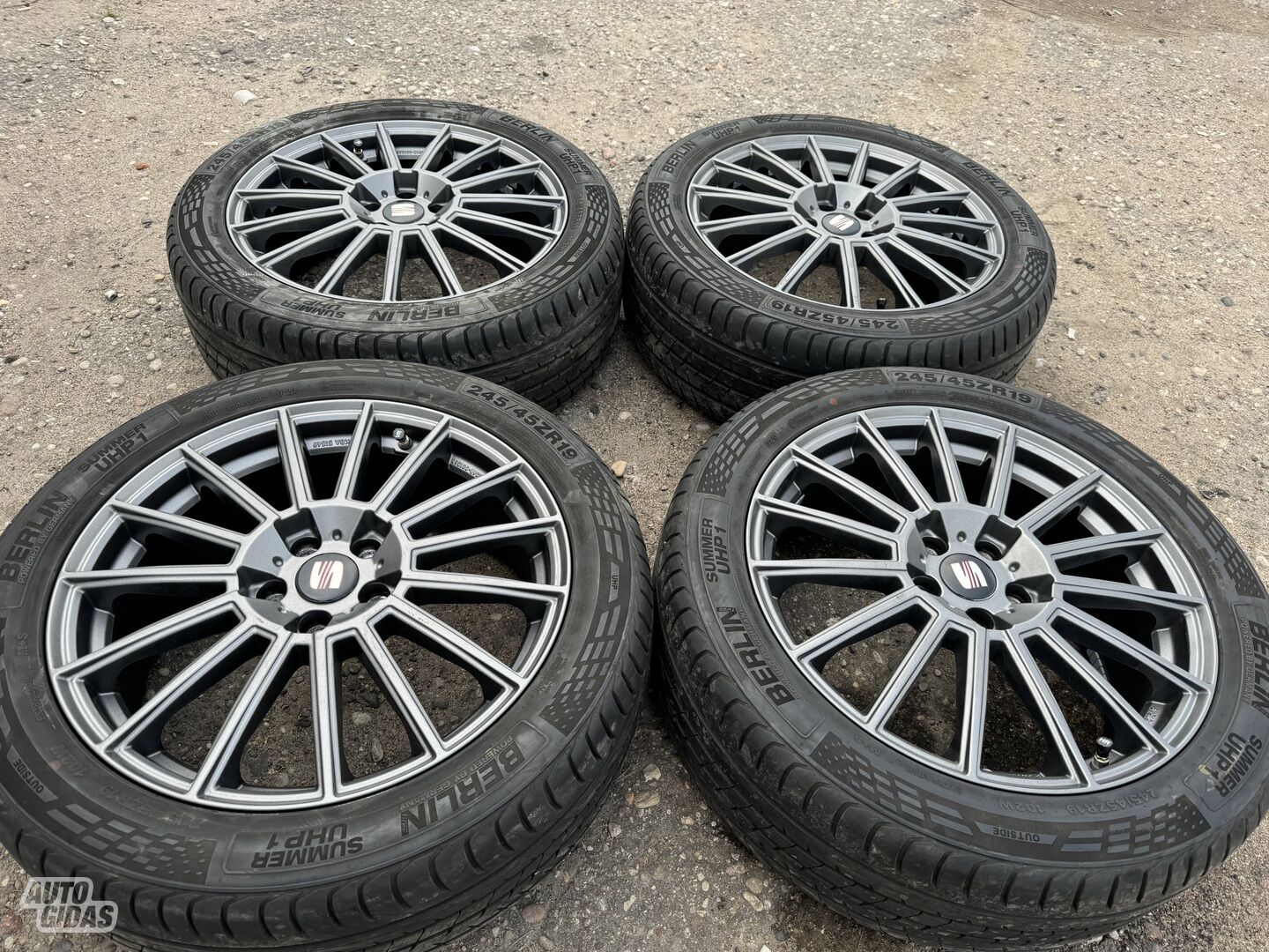 Seat Siunciam, 7.5J ET51 light alloy R19 rims