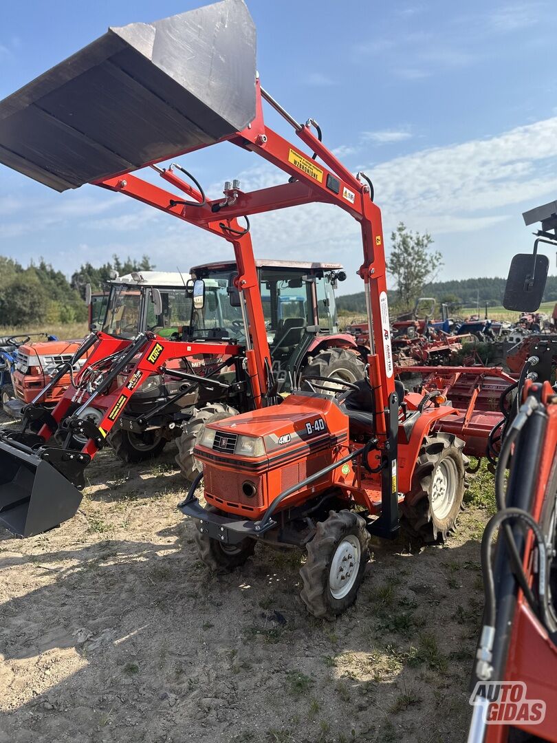 Kubota B-40 2024 m Traktorius