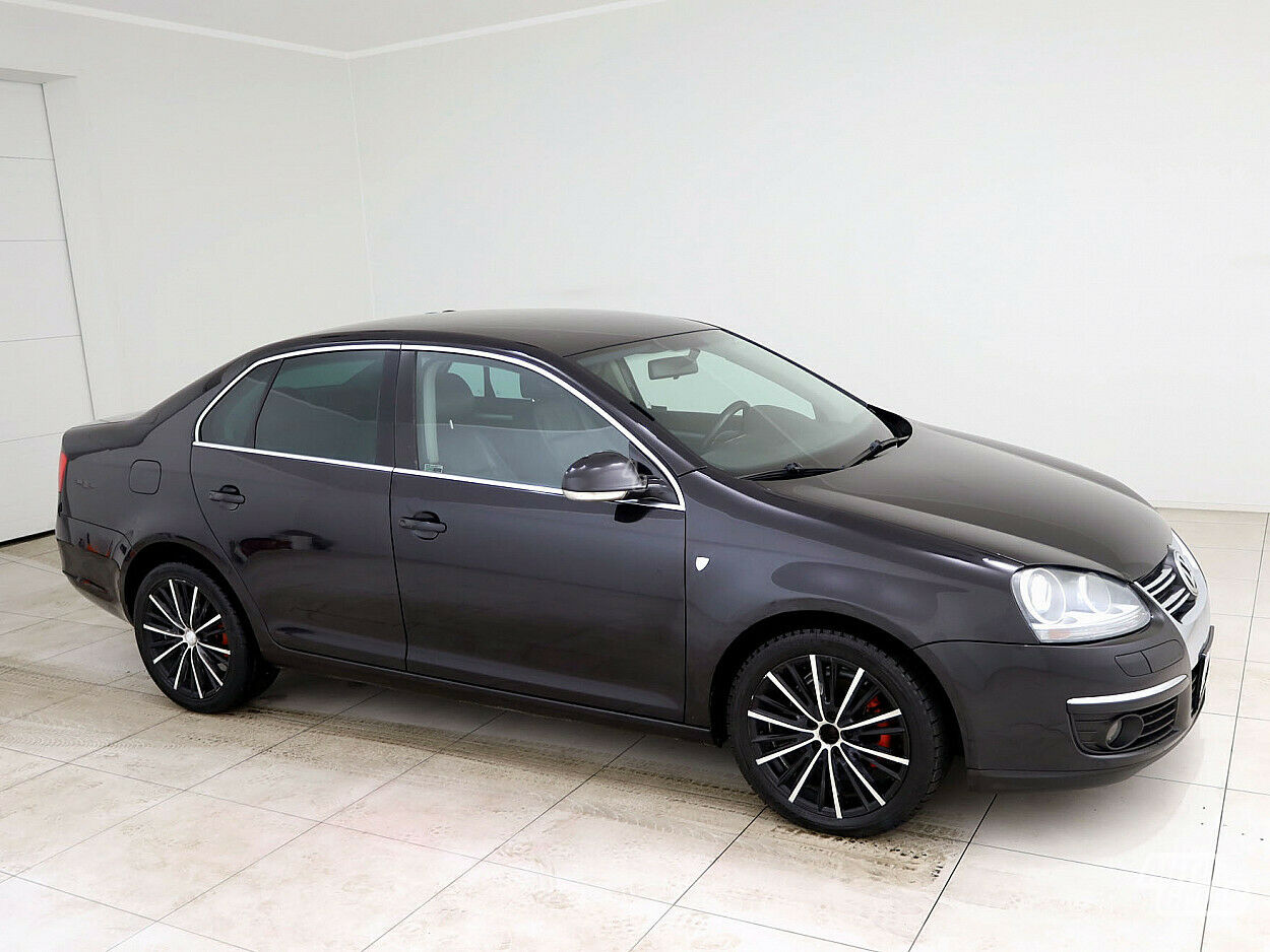 Volkswagen Jetta 2005 г Седан