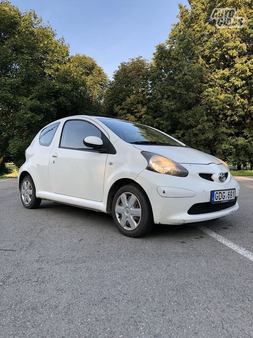 Toyota Aygo 2010 г Хэтчбек