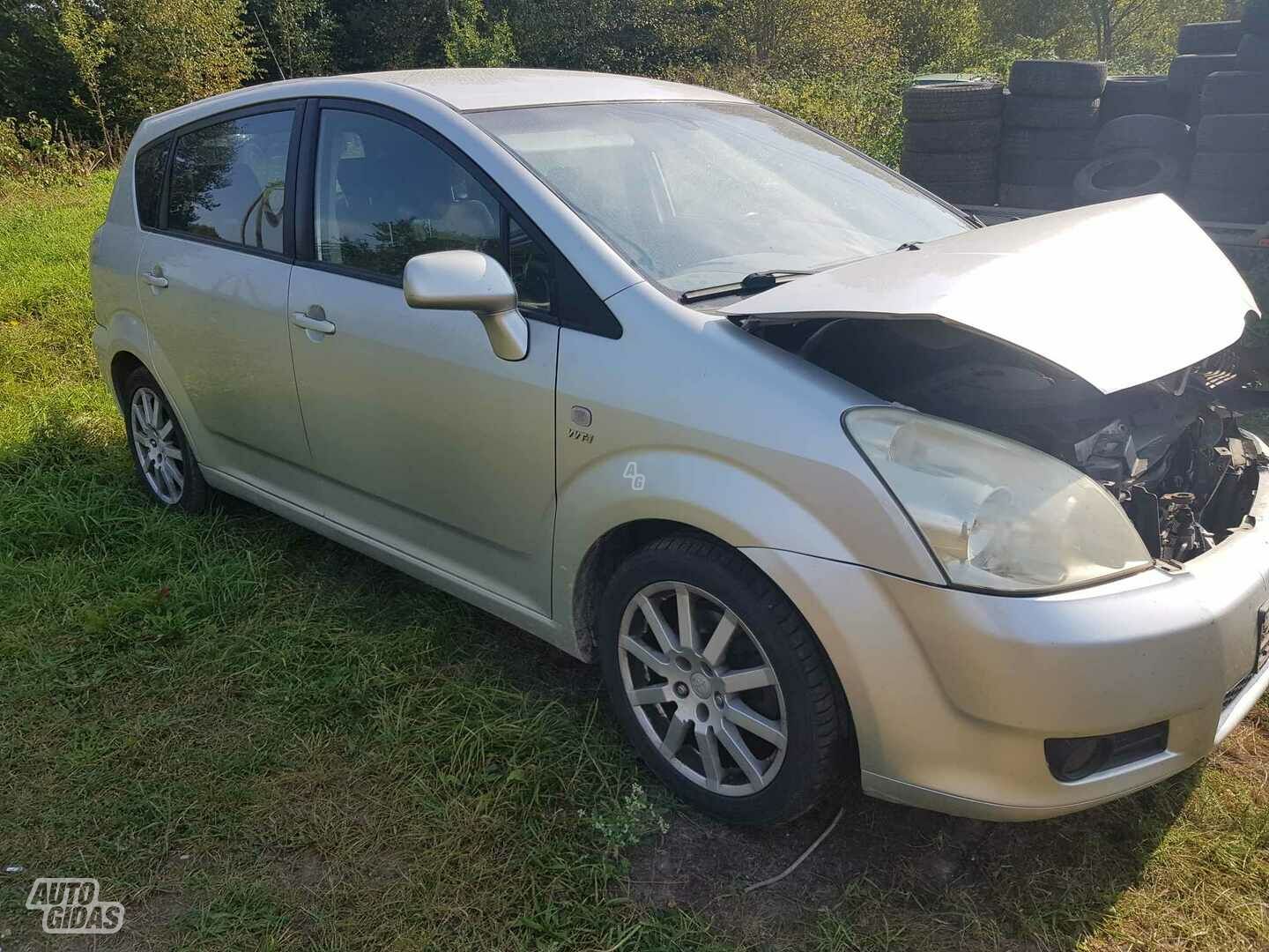 Toyota Corolla Verso 2005 y parts