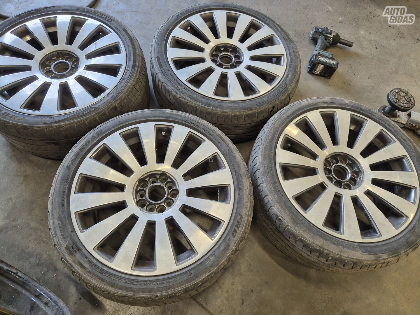 Light alloy R18 rims