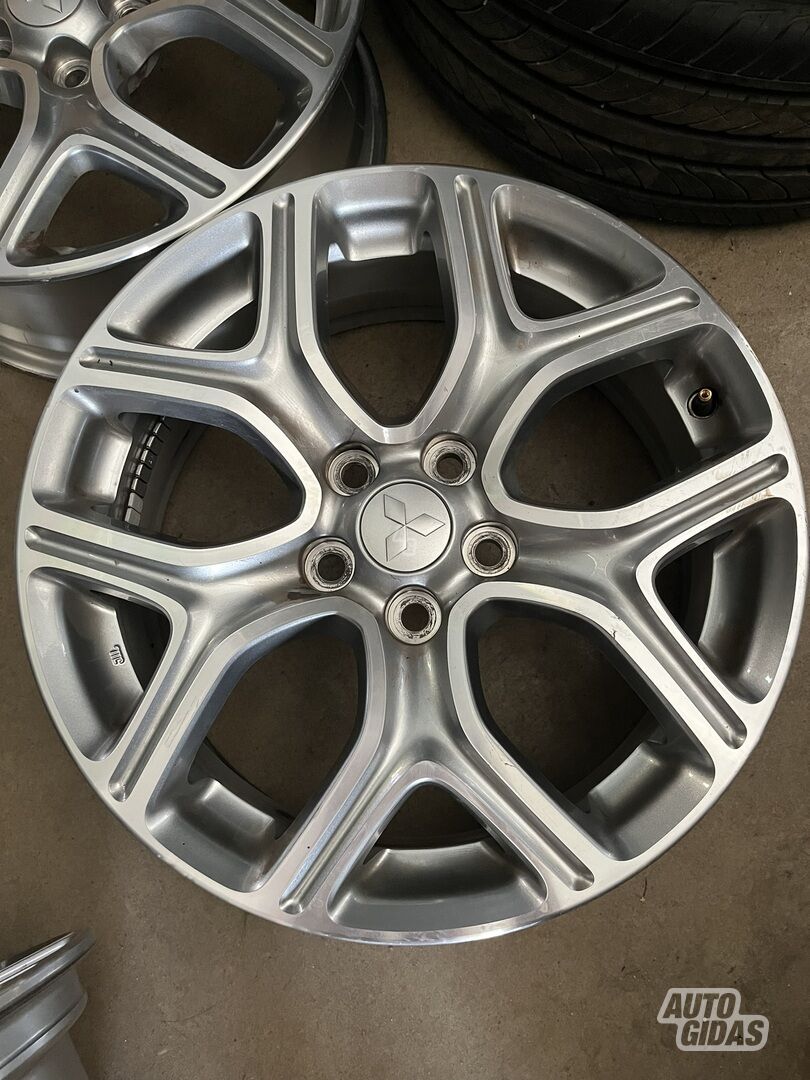 Mitsubishi light alloy R18 rims