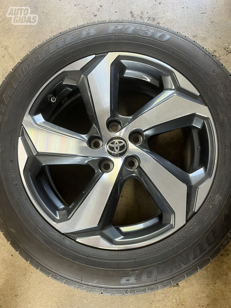 Toyota light alloy R18 rims