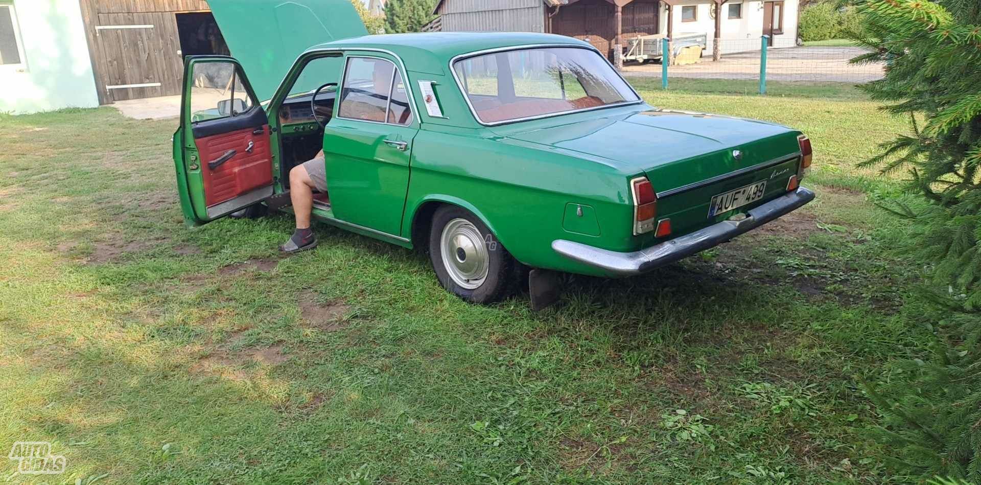 Gaz 24 1977 y Sedan