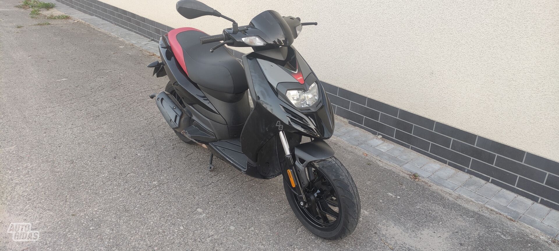 Aprilia SR 2012 y Scooter / moped