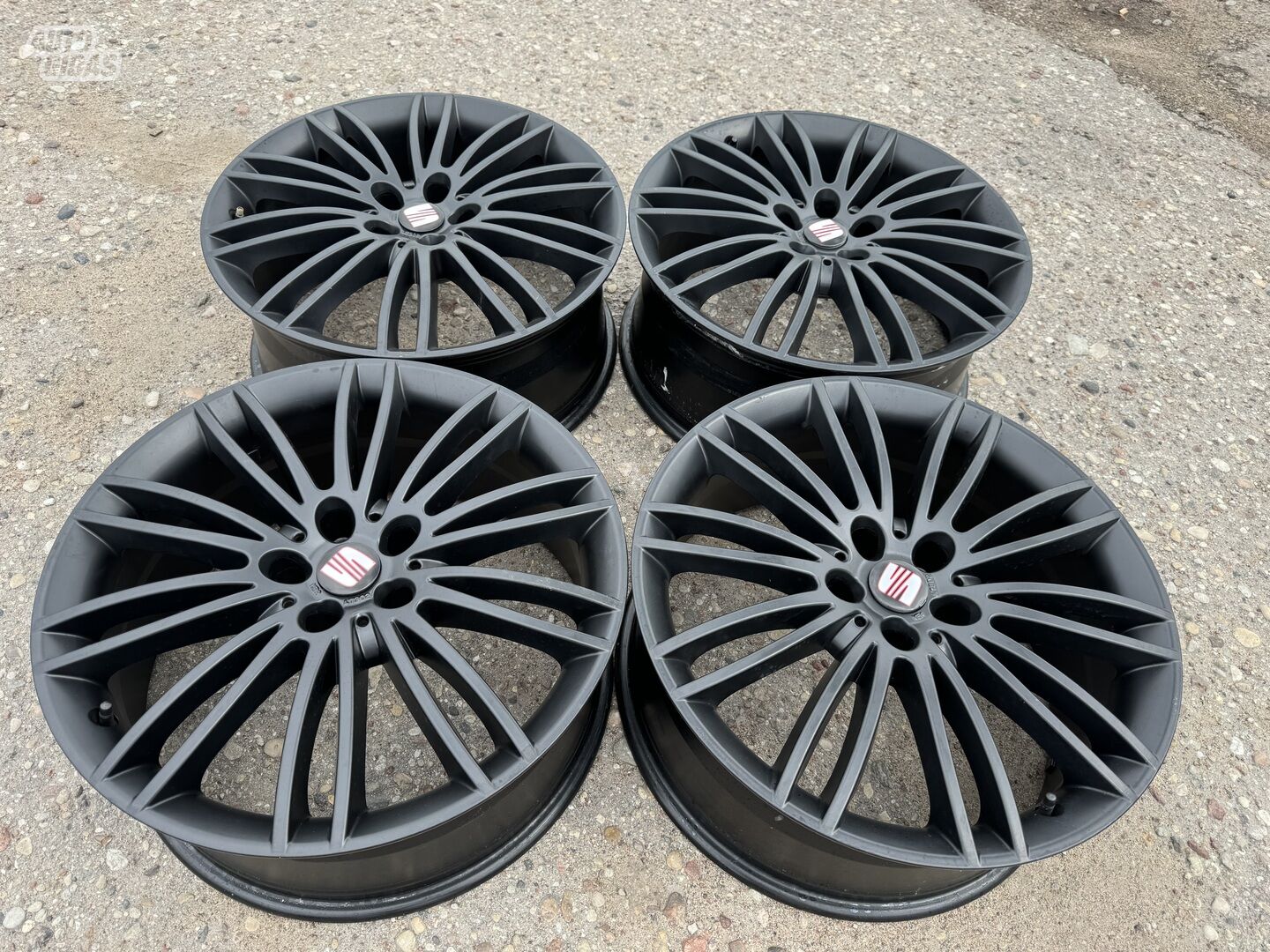 Seat Siunciam, 8J ET35 light alloy R19 rims