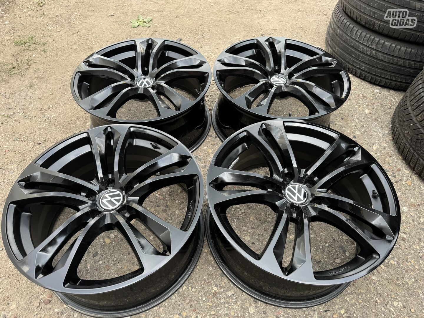 Volkswagen Siunciam, 8.5J ET47 light alloy R19 rims