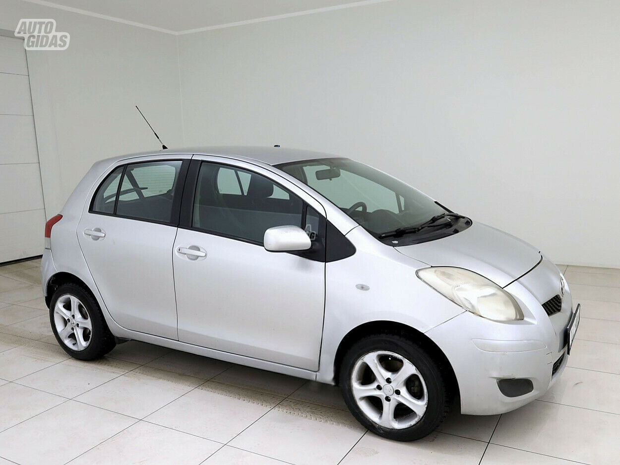 Toyota Yaris 2010 y Hatchback