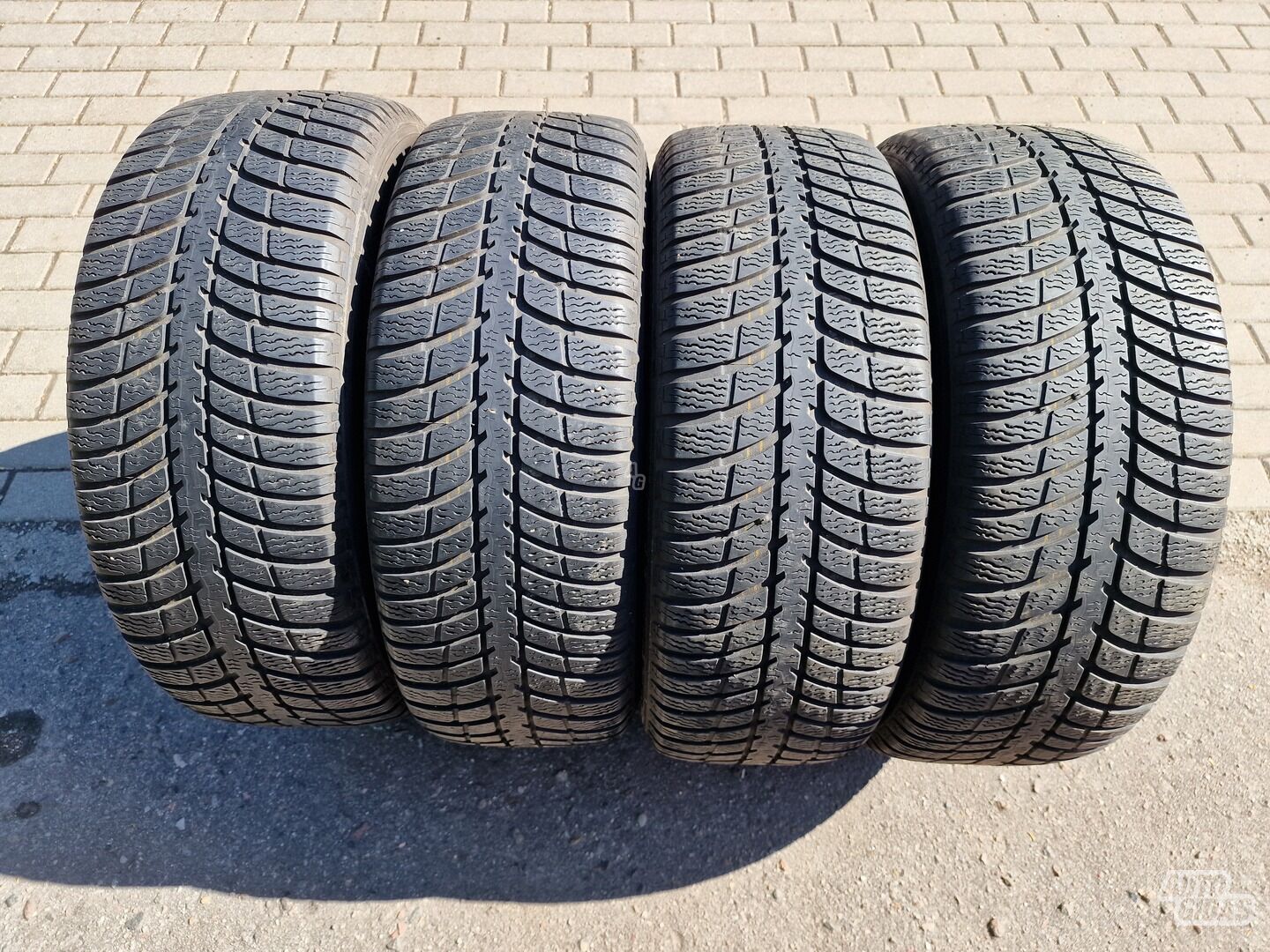 Kumho I'ZEN KW23 R17 žieminės padangos lengviesiems