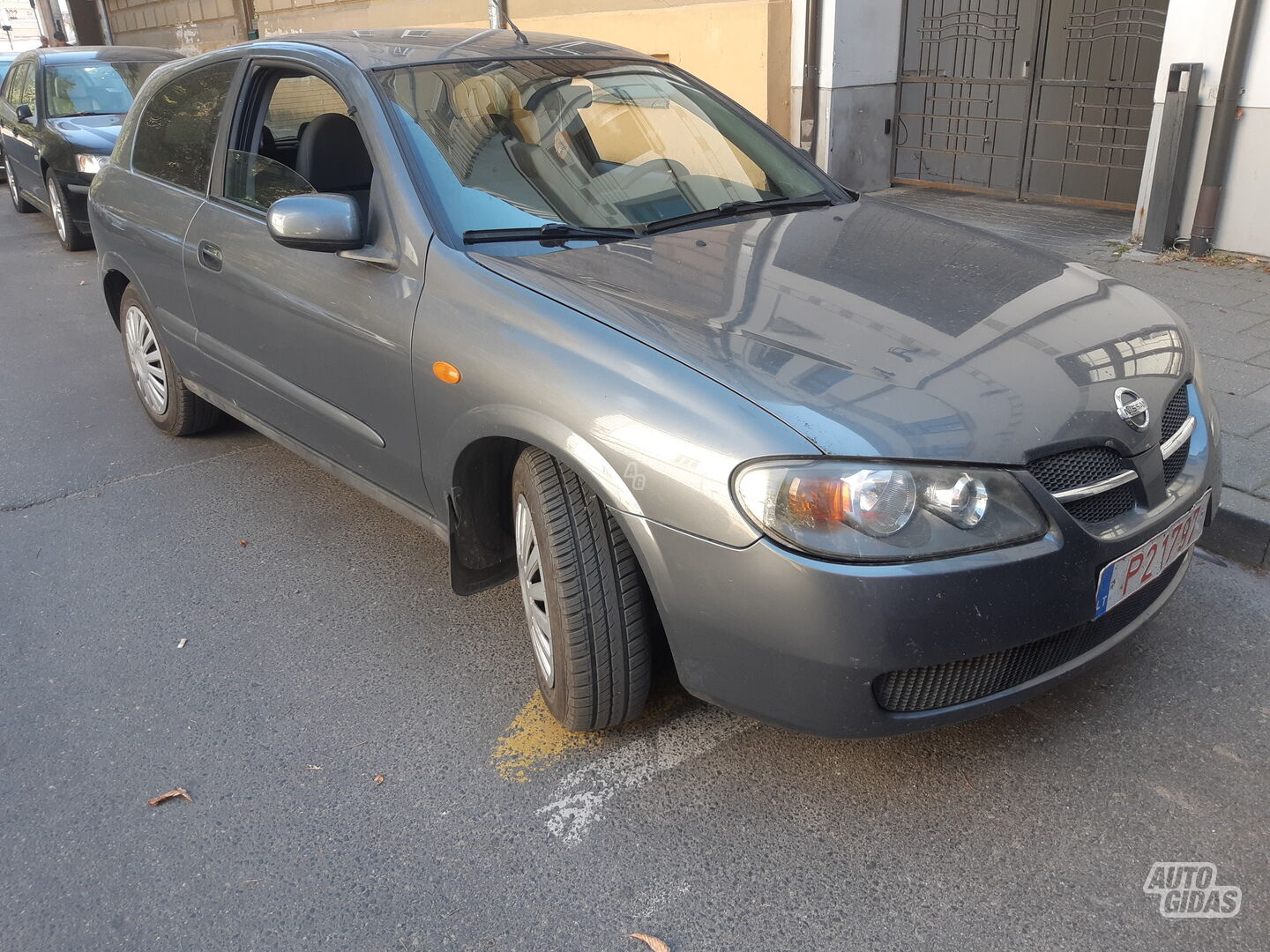 Nissan Almera 2005 y Hatchback