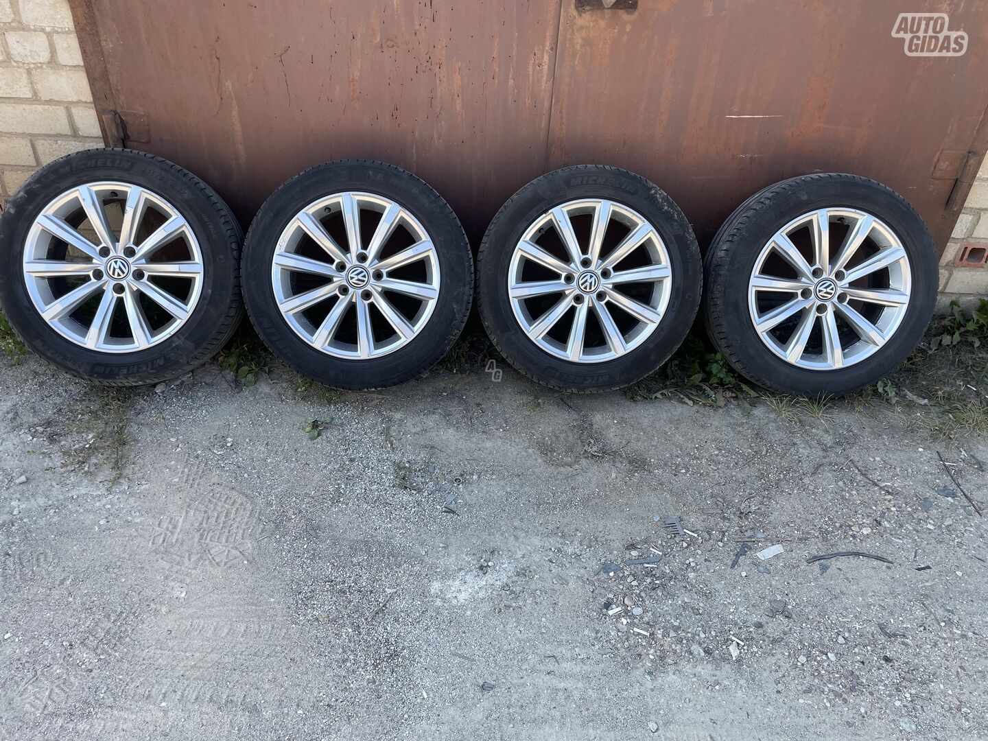 Volkswagen Passat light alloy R17 rims