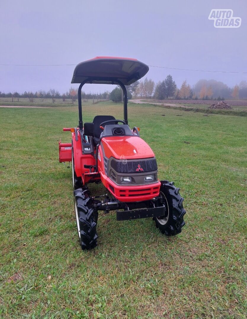 Mitsubishi Gs21  2004 y Tractor