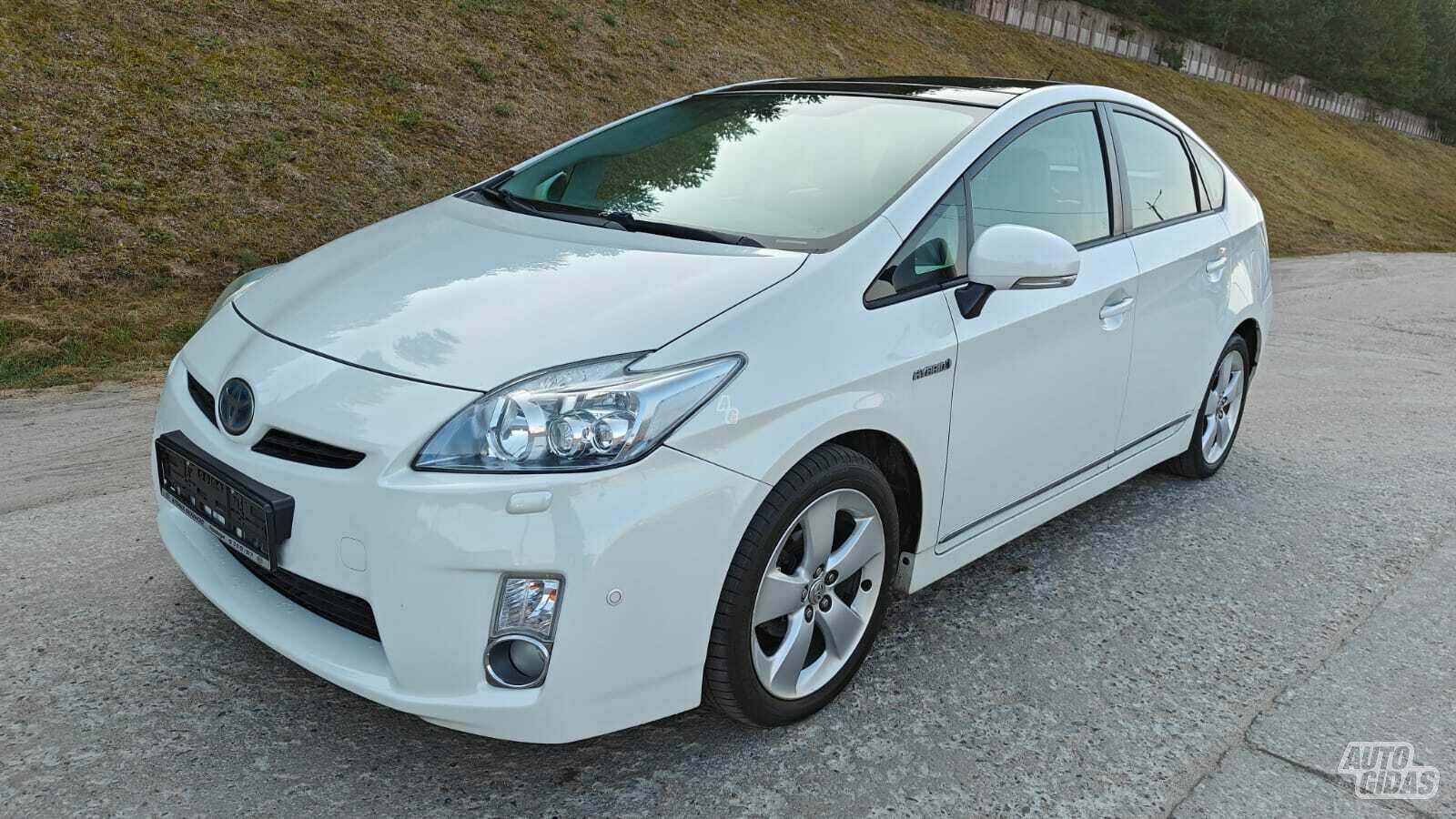 Toyota Prius 2011 y Hatchback