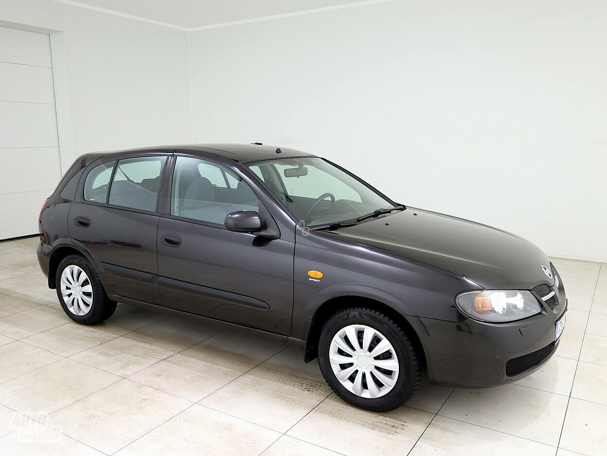 Nissan Almera 2003 y Hatchback