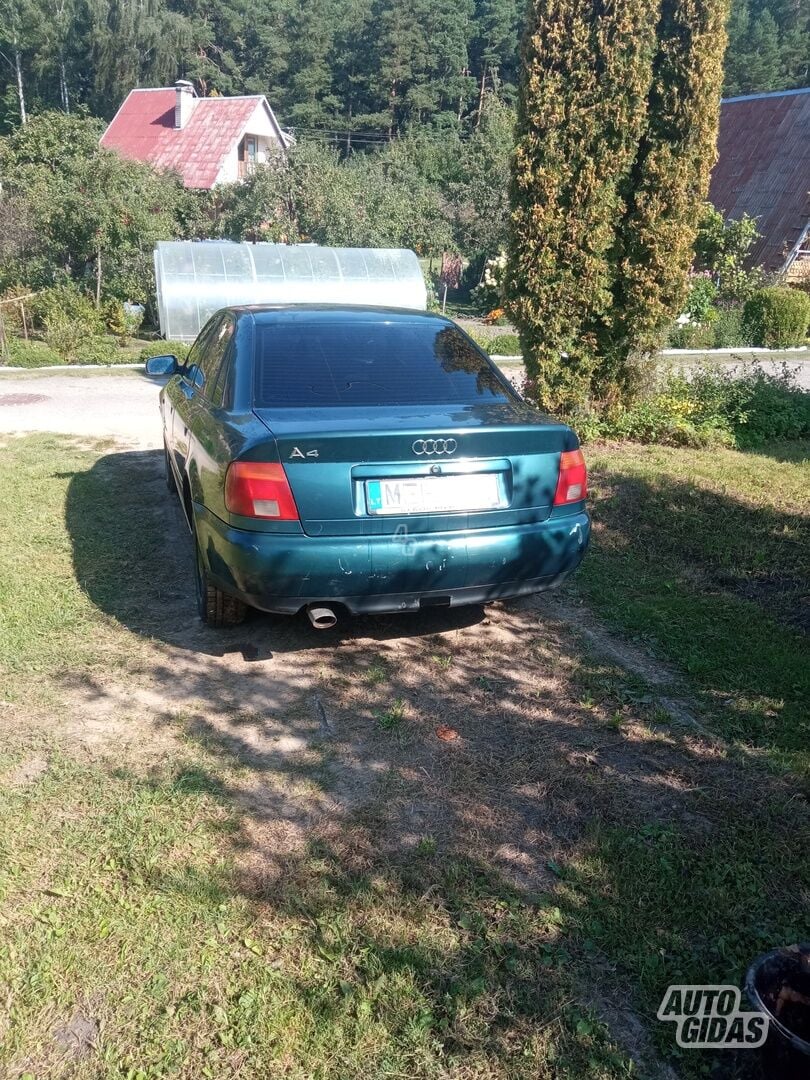 Audi A4 1995 г Седан