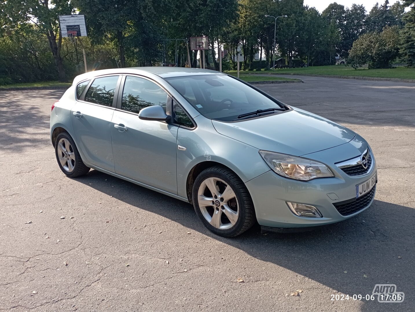 Opel Astra 2011 г Седан