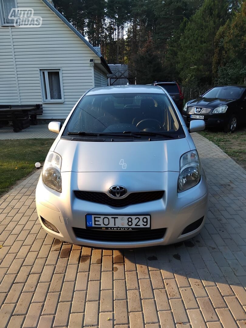 Toyota Yaris 2011 y Hatchback