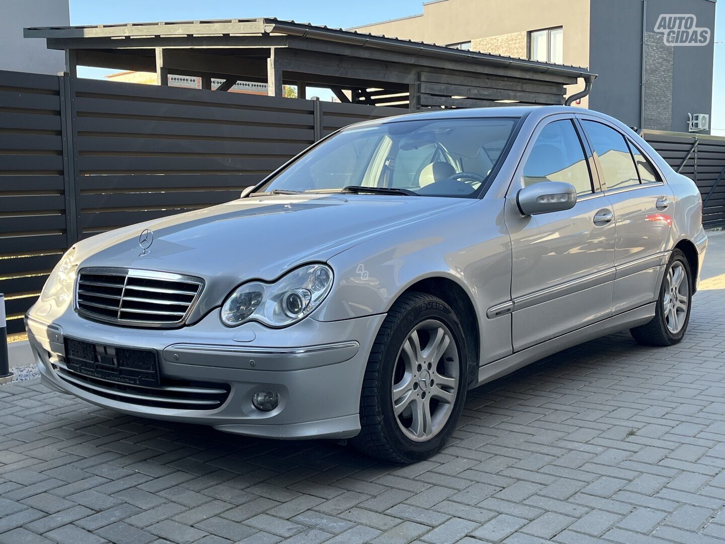 Mercedes-Benz C 240 W203 2005 y