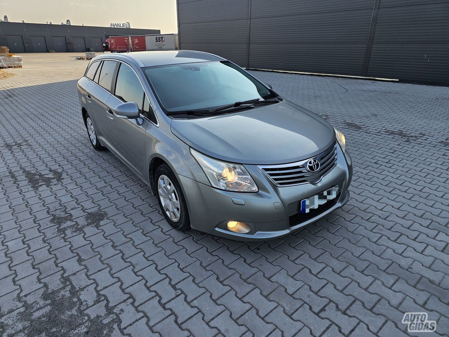 Toyota Avensis D-4D Sol plus 2010 г